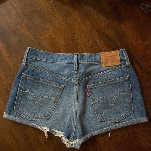 Levi’s “Shortie” Shorts with Button Fly - Picture 2 of 4